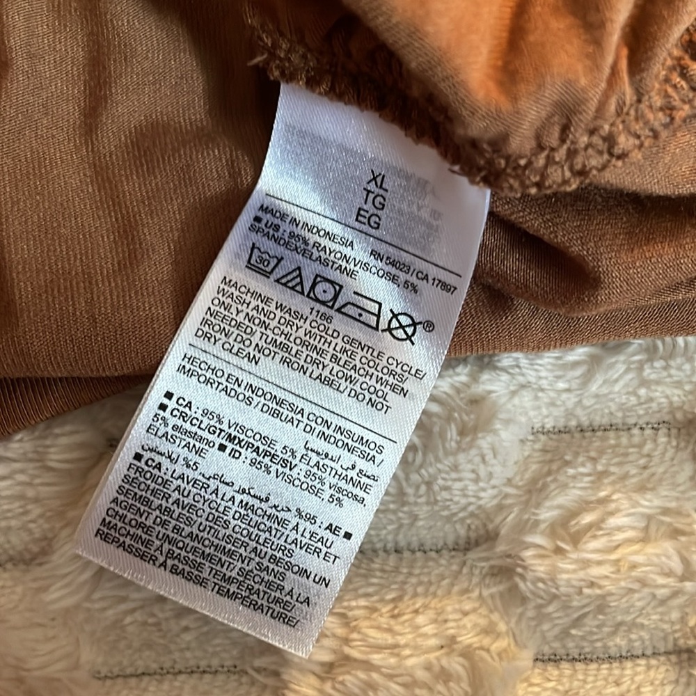 Old Navy Halter Tank ! 176 - Picture 7 of 7